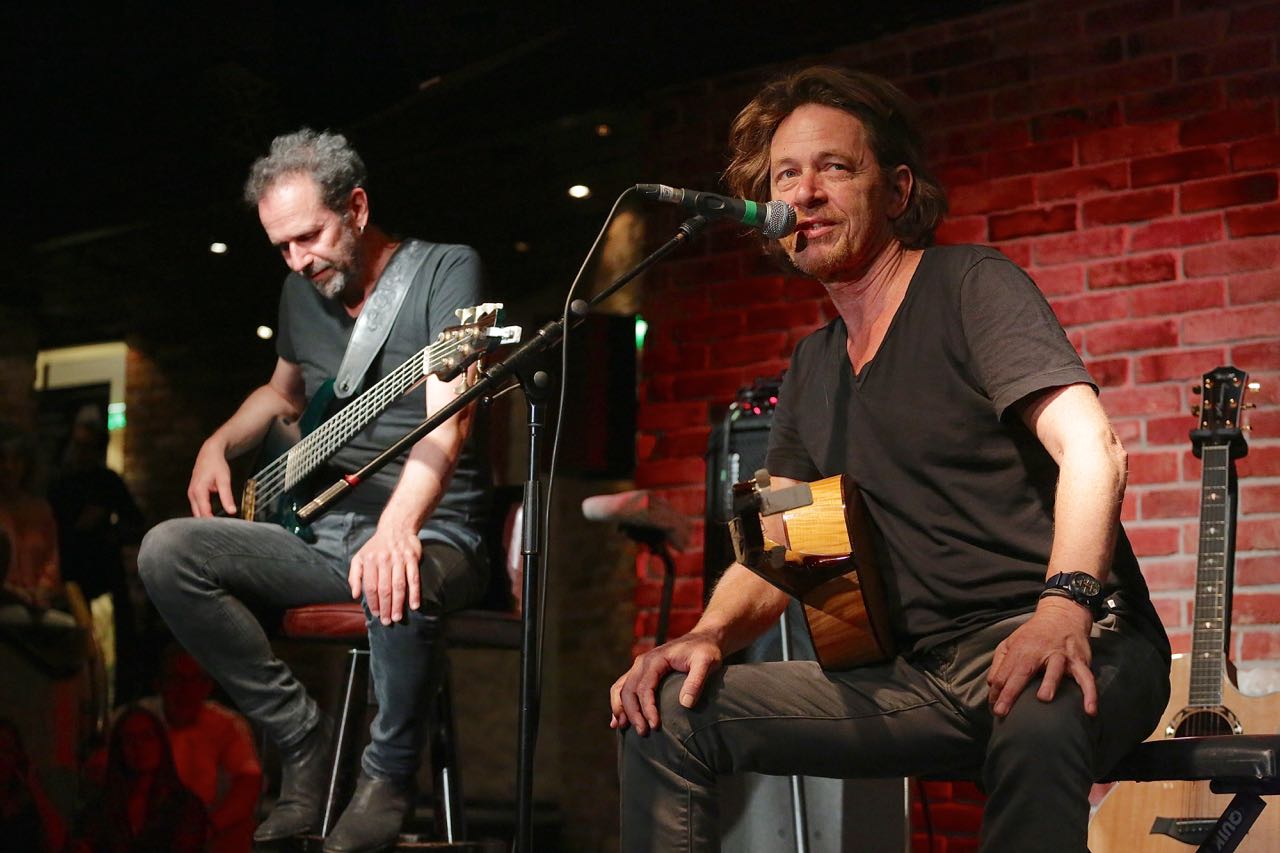 Dominic Miller (g), Nicolas Fiszman (b), Rhani Krija (perc), Bayerischer Hof München, Jazzsommer, Foto Ralf Dombrowski