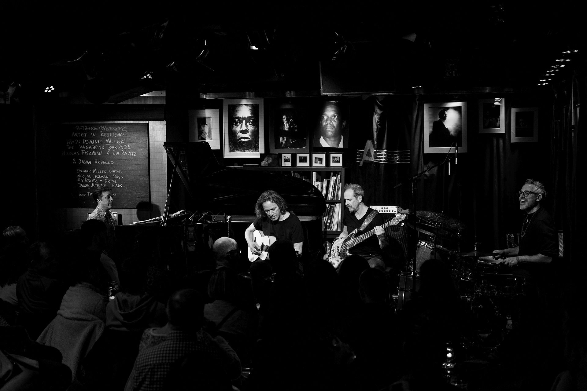 Dominic Miller Live 50 www.christophbombart-photography.com-web